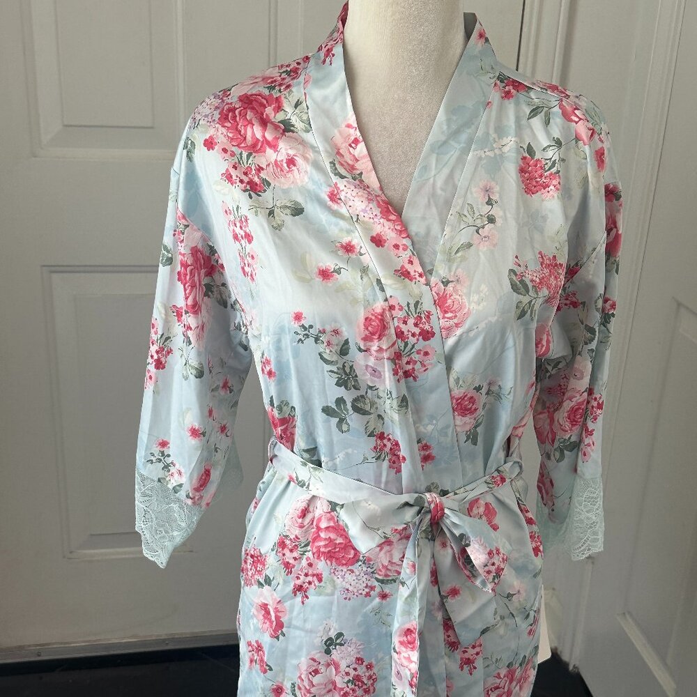 NWT Flora Nikrooz Blue Pink Floral Satin Kimono Robe M Lace Trim Bridal